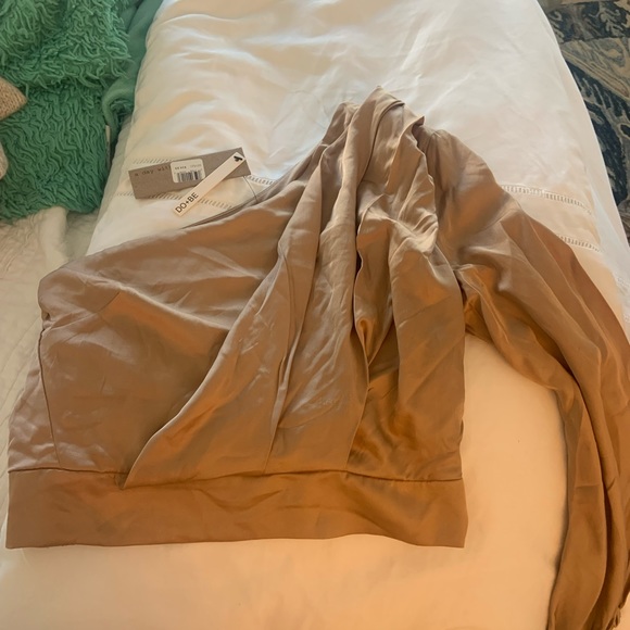 DO+BE one should top - Picture 1 of 3